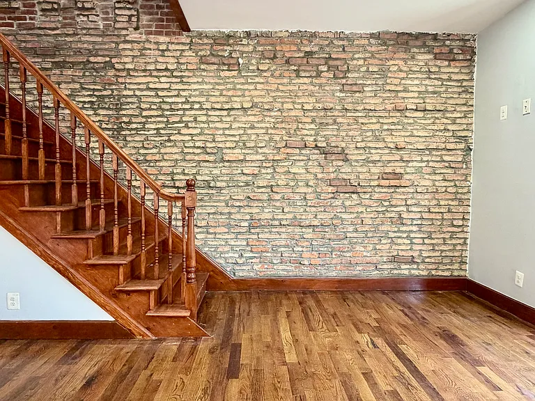 916 Whitelock St #200 — Photo 4