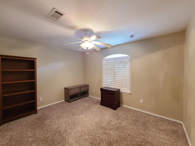 4631 Bowie Dr — Photo 6