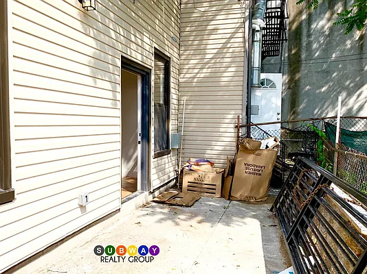 Rented by Aron Fried, LREB | media 67