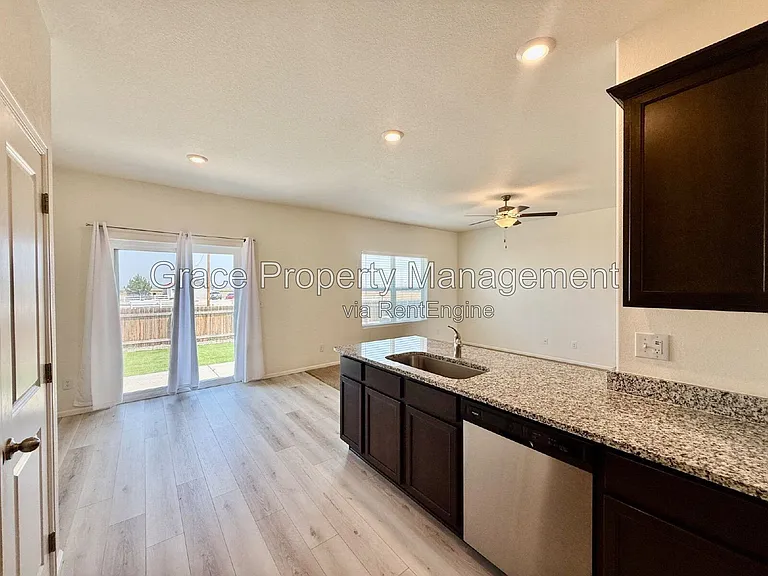 524 Jordan St — Photo 12