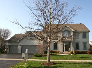 39W660 Benton Ln, Geneva, IL 60134