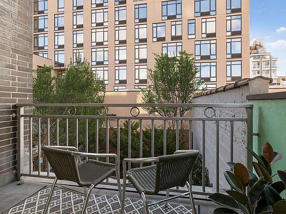 5th image of 190 Conselyea St APT 2B
