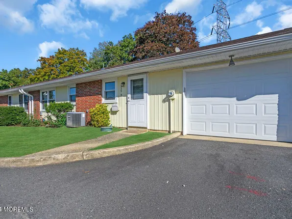 335B Canterbury Court, Lakewood, NJ 08701
