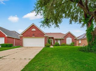 914 W Peach Hollow Cir, Pearland, TX 77584