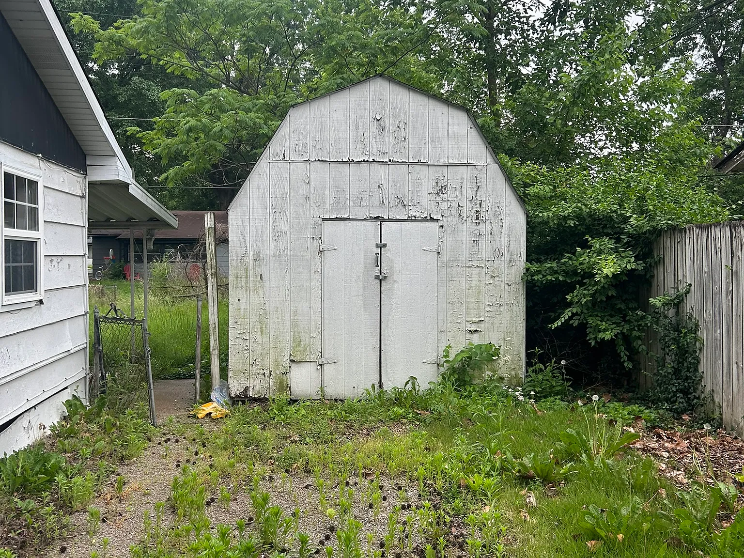 3 bed, 936 sqft, $825 — Photo 2