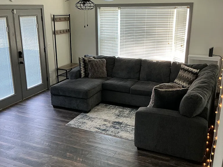 101 W Magnolia St — Photo 2