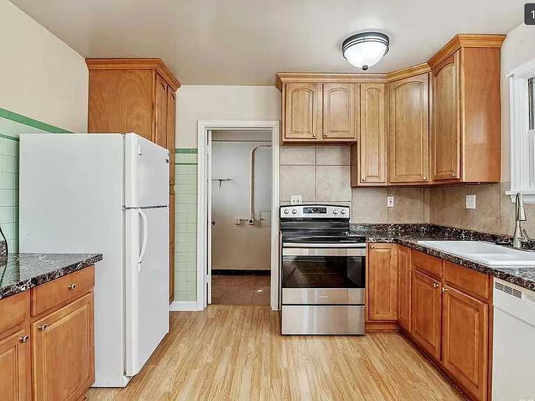 745 N Cherry St — Photo 9
