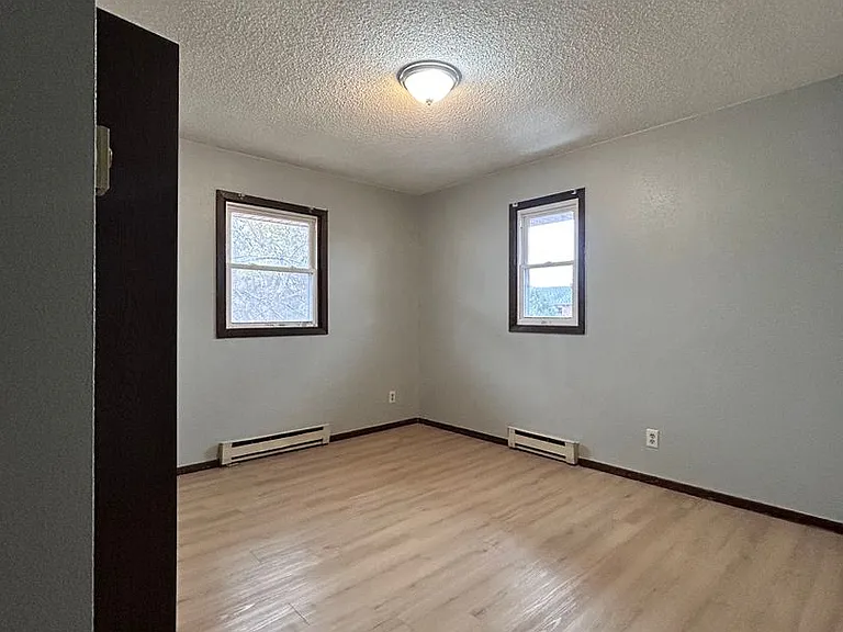 1055 Imperial Cir — Photo 4