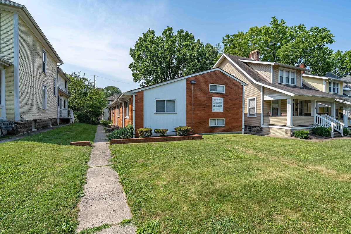 Building Photo - 77 W Northwood Ave #C