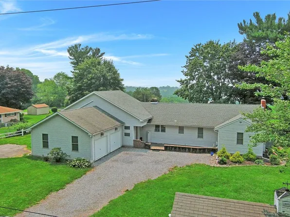 2553 Woods Edge Rd, Bath, PA 18014