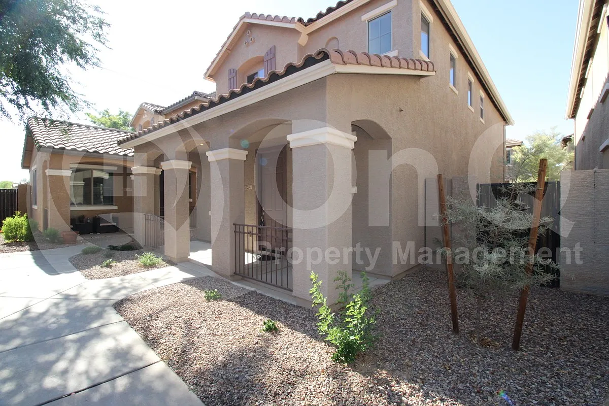 3 bed, 2.5 bath, 1564 sqft, $2,095 — Photo 2