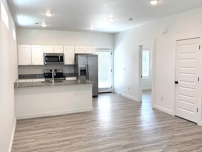 821 Massachusetts Ave — Photo 4