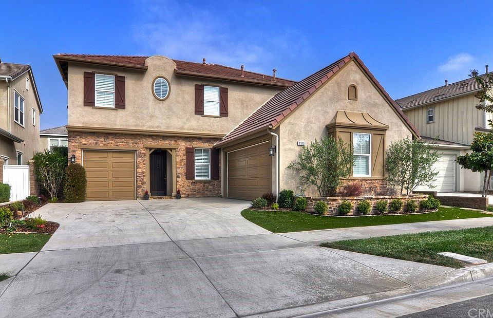 2nd image of 3310 Crescent Way