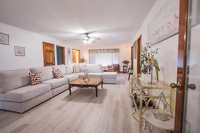 4 bed, 5.0 bath, 3473 sqft, $5,800 — Photo 3