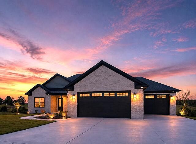 1st image of 113 Dawn Ct