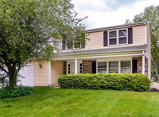 1421 Stonegate Rd, Naperville, IL 60540