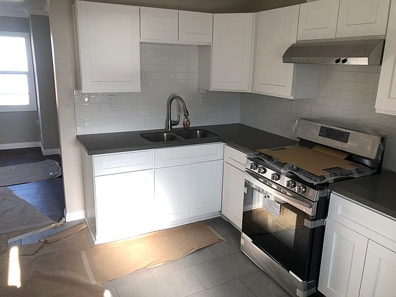 5th image of 2701 Queen St
