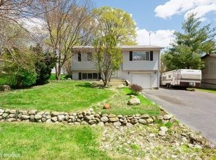 2814 E Chestnut Dr, Wonder Lake, IL 60097