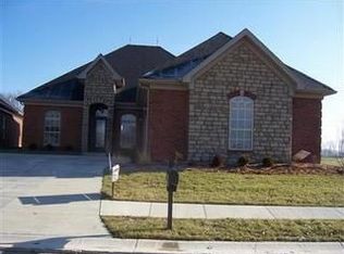 1707 Bay Hill Pl, Henryville, IN 47126