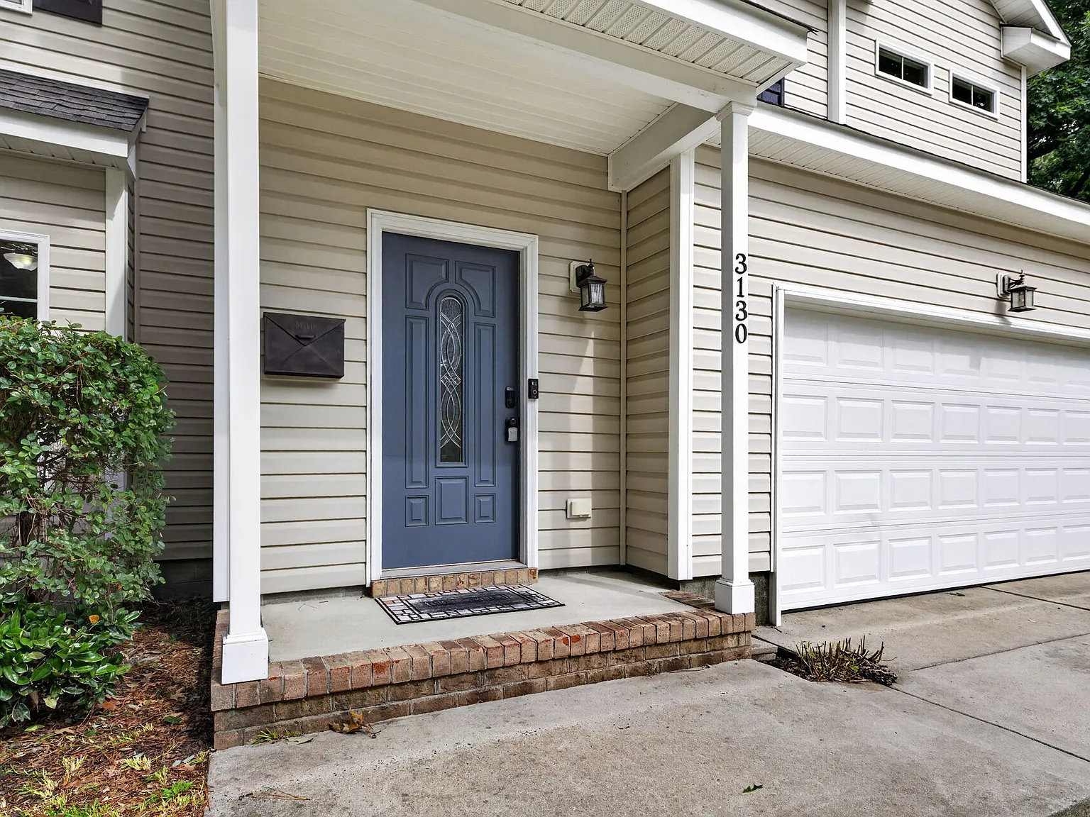 4 bed, 2.5 bath, 2200 sqft, $2,750 — Photo 4