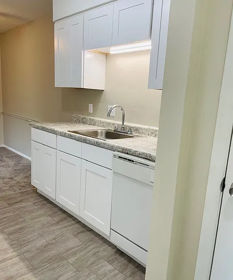 Cambridge Woods Apartments — Photo 9