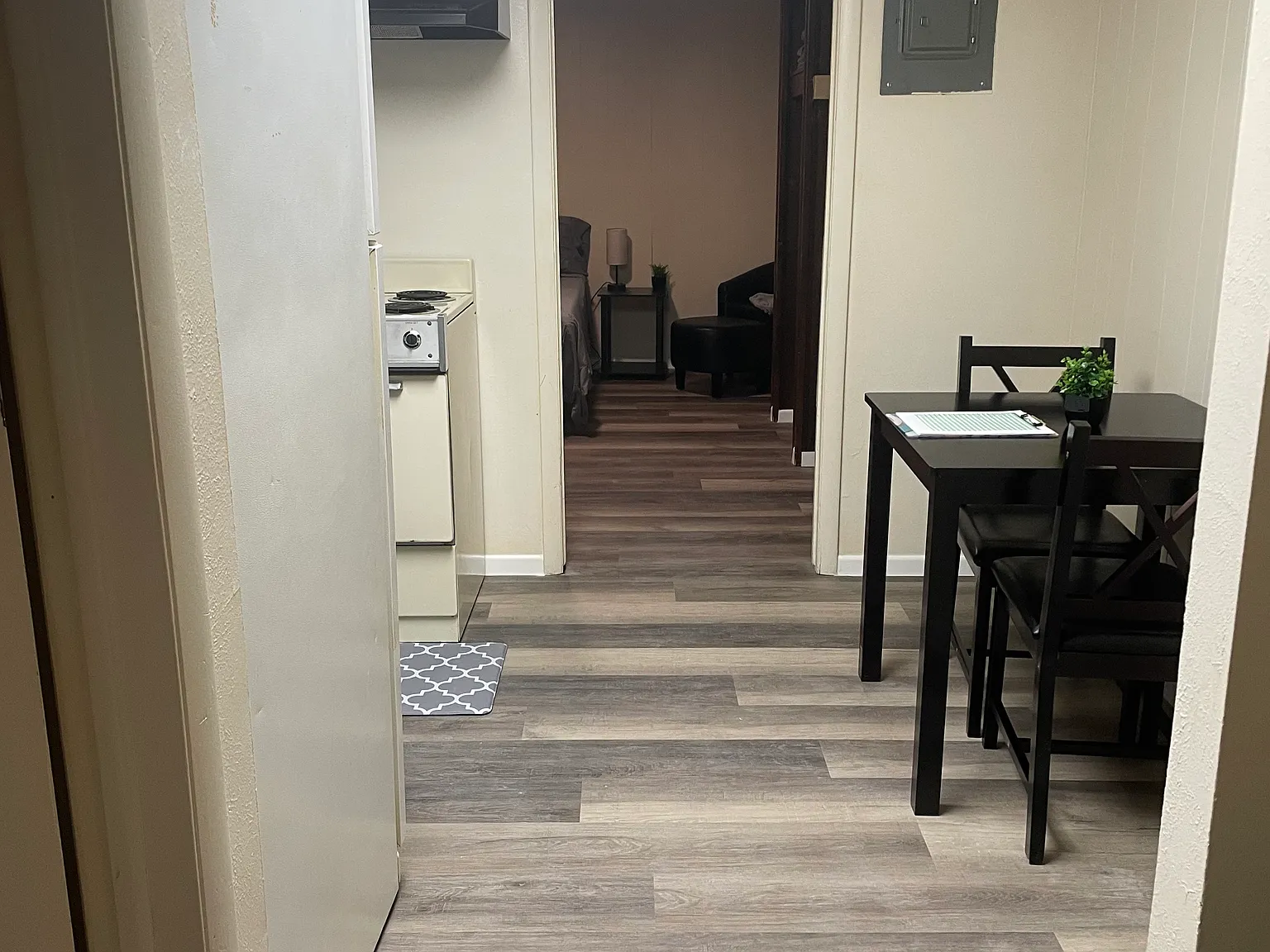 Studio, 375 sqft, $695 — Photo 3