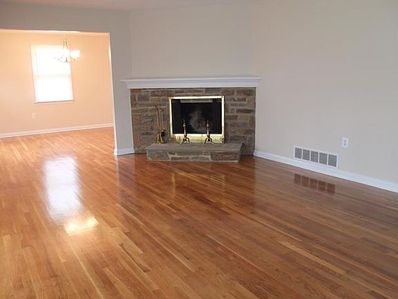 LR w/Stone Fireplace