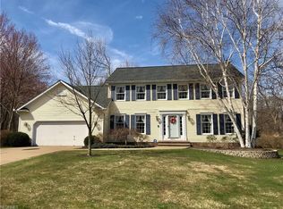 8011 Barberry Hill Dr, Mentor, OH 44060
