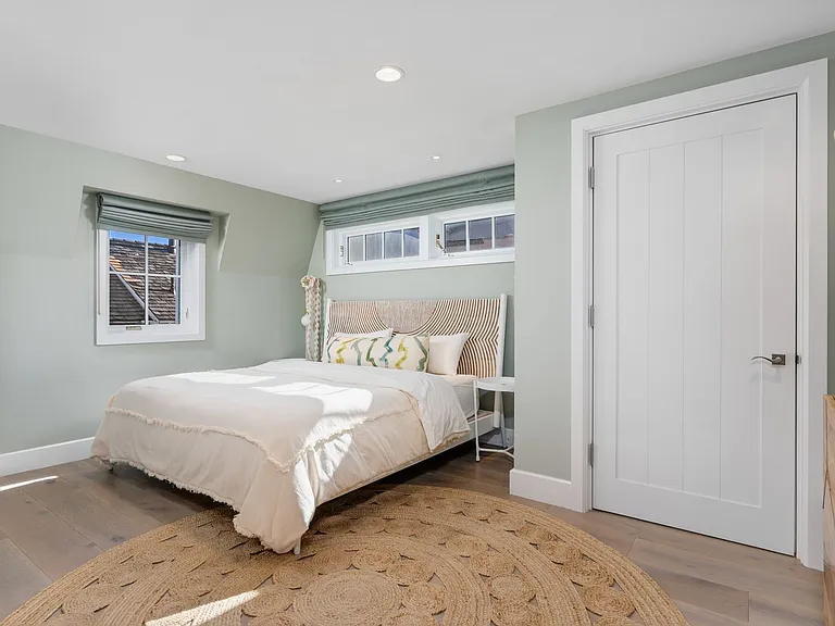 1215 E Balboa Blvd — Photo 22