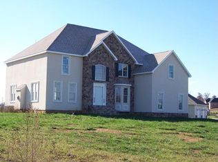 235 Edgegrove Rd, Hanover, PA 17331