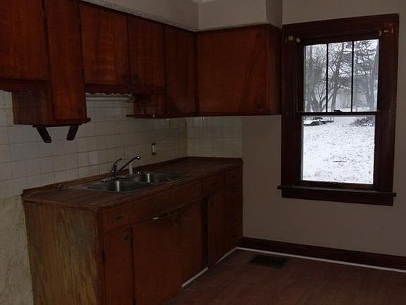 2nd image of 85 Rowland Ave