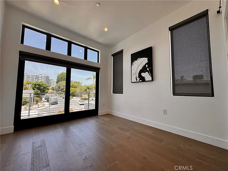 11230 Pickford St — Photo 14