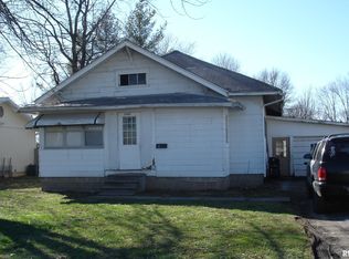 1409 N Lincoln Dr, Benton, IL 62812