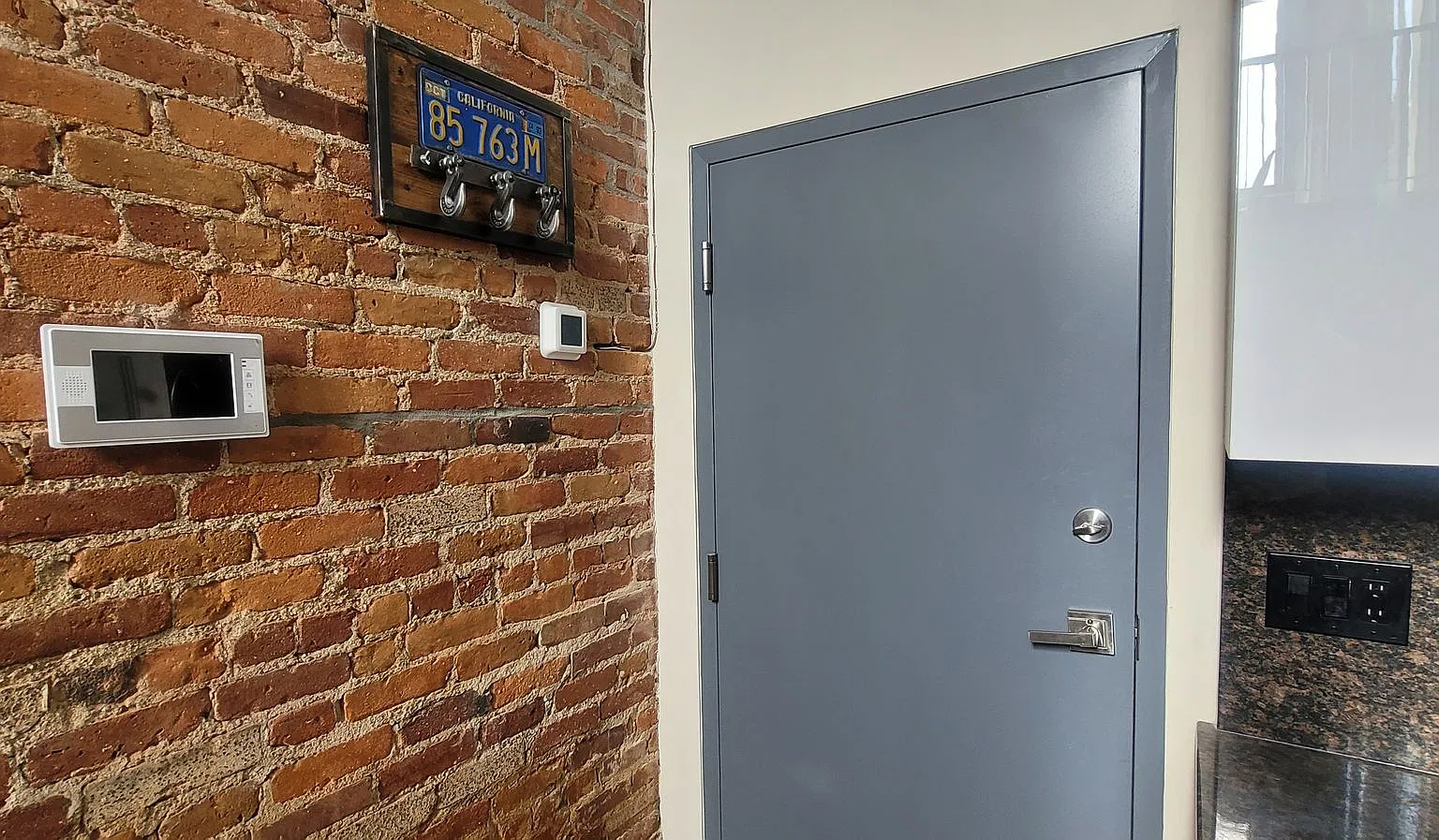 No Fee! Gorgeous, Unique, Luxury Loft Gem Right By Bu Campus & W/D In Unit. Your Friends Will Be ... — Photo 4