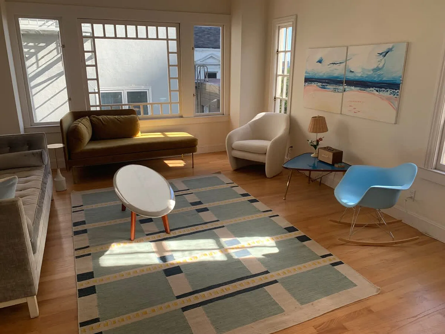 1 bed, 1.0 bath, 893 sqft, $7,930 — Photo 4