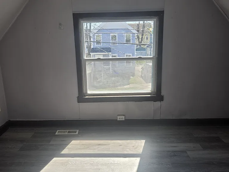 119 Thompson St — Photo 11