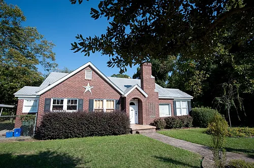 1215 Clarendon St Photo 1 1215 Clarendon St Photo 1