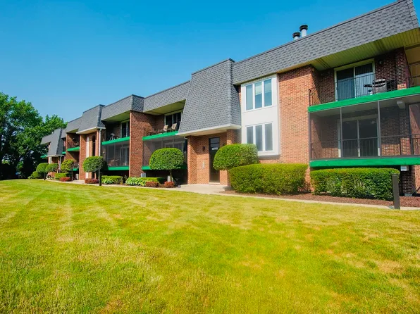 15721 Old Orchard Ct Unit 2S, Orland Park, IL 60462
