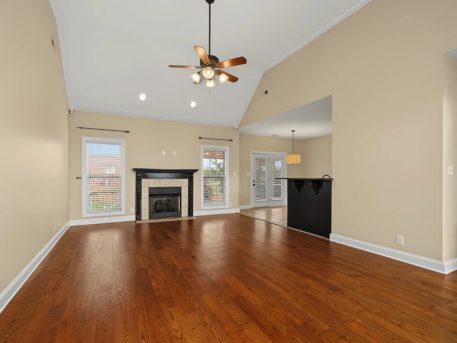 5 bed, 2882 sqft, $3,000 — Photo 3