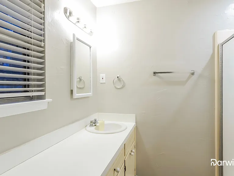 5704 Dorchester Way — Photo 12