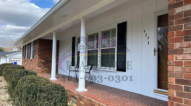 Renovated 3 BR, 2 BA house — Photo 4