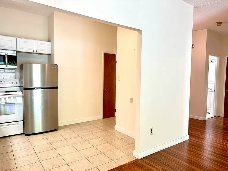 80 N Warren St #20 — Photo 9