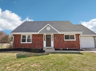 935 N Roosevelt Ave, Oconomowoc, WI 53066