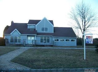 15 Manorage Rd, Manorville, NY 11949