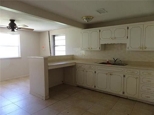 5th image of 1125 S 51st St