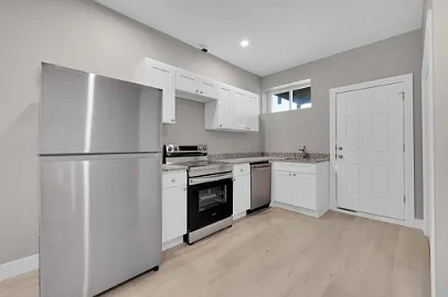 3 bed, 1900 sqft, $3,195 — Photo 4