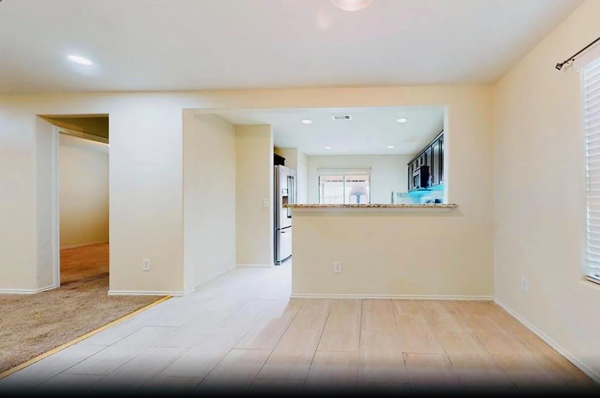 4 bed, 3.0 bath, 2000 sqft, $2,500 — Photo 2