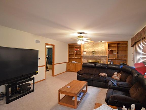 5th image of 17133 Cambridge Pl