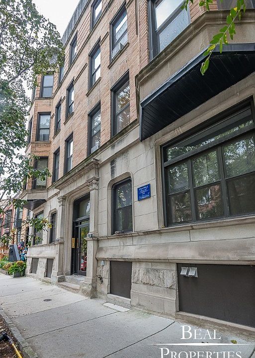 1st image of 629 W Oakdale Ave APT 1