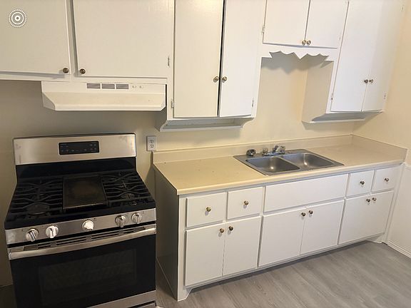 3rd image of 3020 SW 40th St
